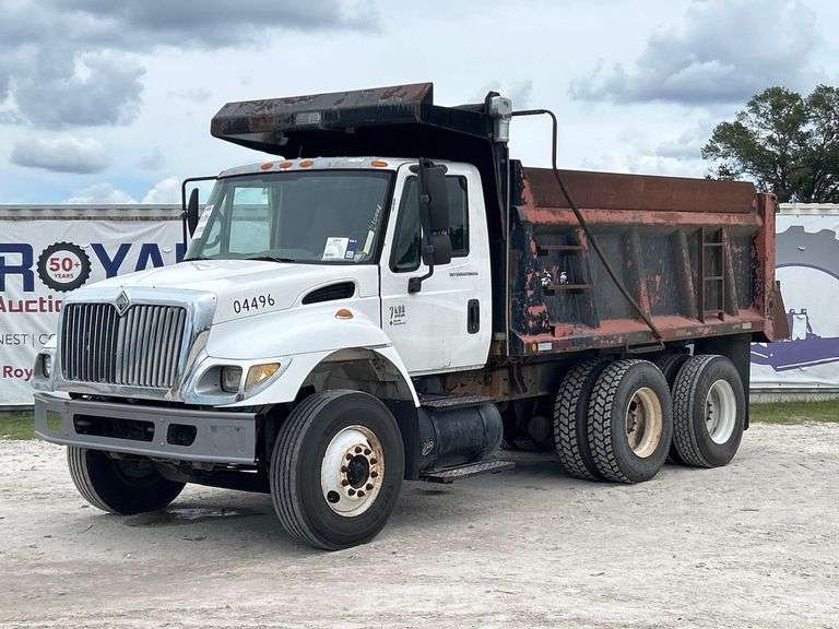 2003 International 7400 T/A Heil 12 CuYd Dump Truck