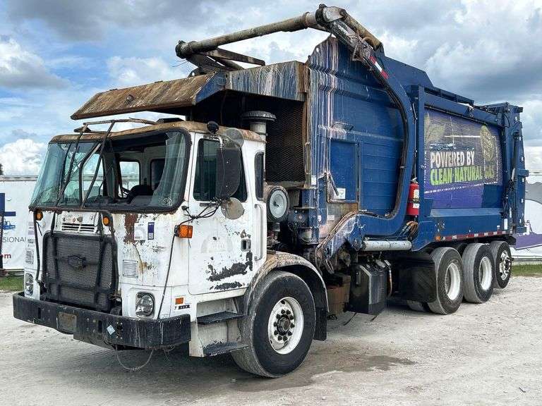 2015 Autocar Xpeditor Tri-Axle Heil 28Yd Front Loader Garbage Truck