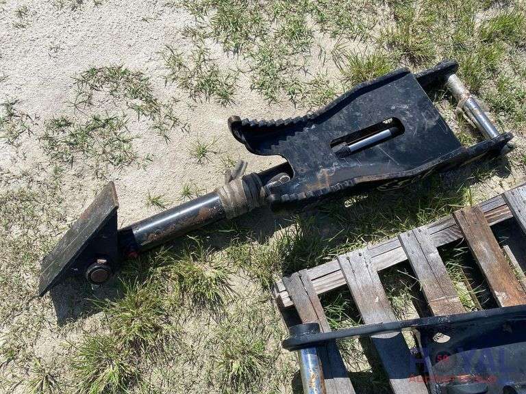 Trojan 5T-45 36in Hydraulic Thumb Excavator Attachment