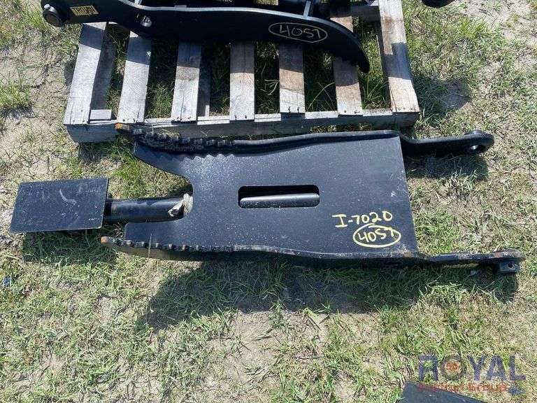 Trojan 8T-50 46in Hydraulic Thumb Excavator Attachment