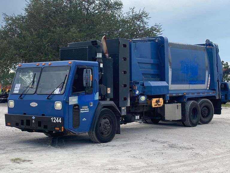 2016 Crane Carrier Co. Low Entry T/A New Way 31ASL 31Yd Side Loader Garbage Truck