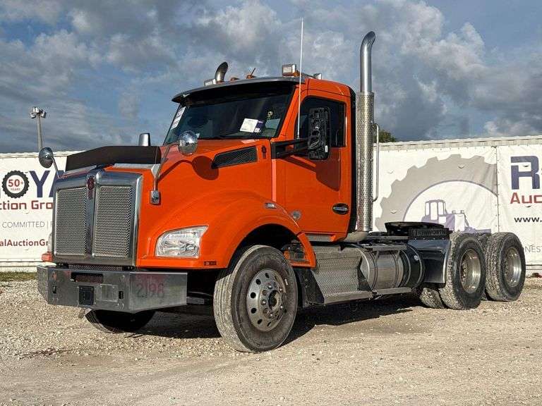 2019 Kenworth T880 T/A Wet Kit Day Cab Truck Tractor