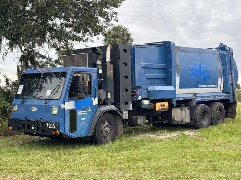 Crane Carrier Co. Low Entry New Way 31ASL 31Yd Side Loader Garbage Truck