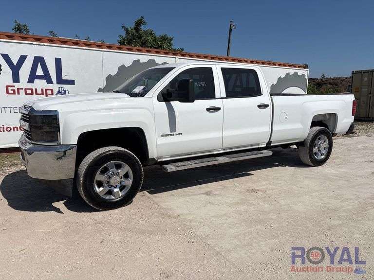 2015 Chevrolet Silverado 2500 HD Crew Cab Pickup Truck