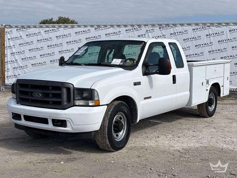 2004 Ford F-250 Ext. Cab Service Truck w/ Liftgate
