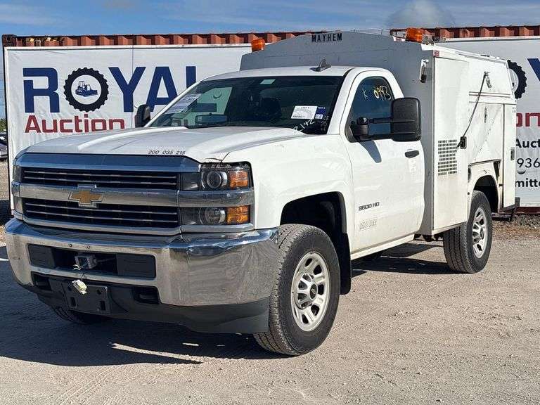 2015 Chevrolet Silverado 3500HD Knapheide Enclosed Service Truck