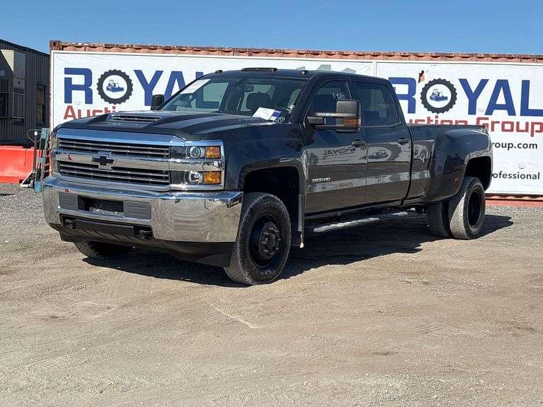 2018 Chevrolet Silverado 3500HD 4x4 Crew Cab Pickup Truck