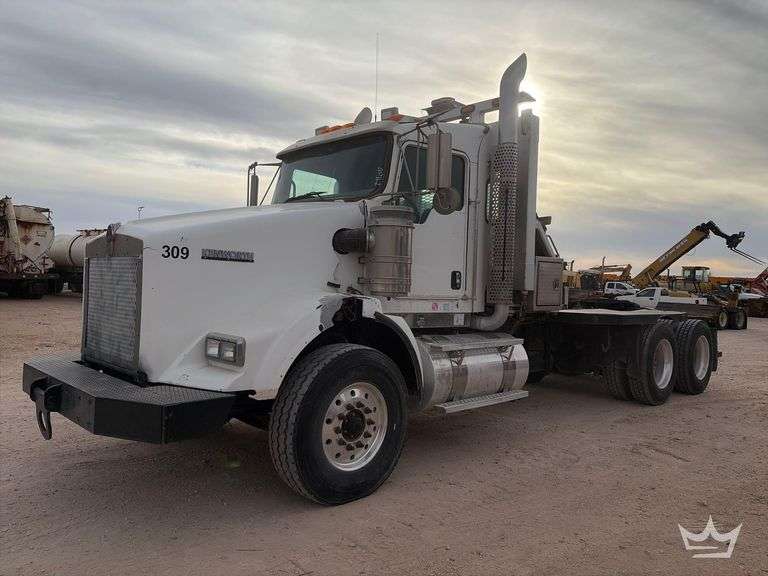 2014 Kenworth T800 T/A Wet Kit Day Cab Truck Tractor