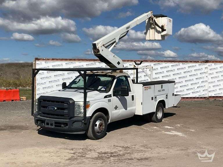 2015 Ford F-350 Versalift Bucket Truck