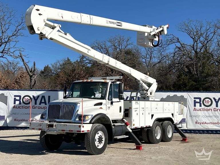 2006 International 7400 SFA Terex Hi-Ranger 6TC-65 65ft. Insulated Bucket Truck