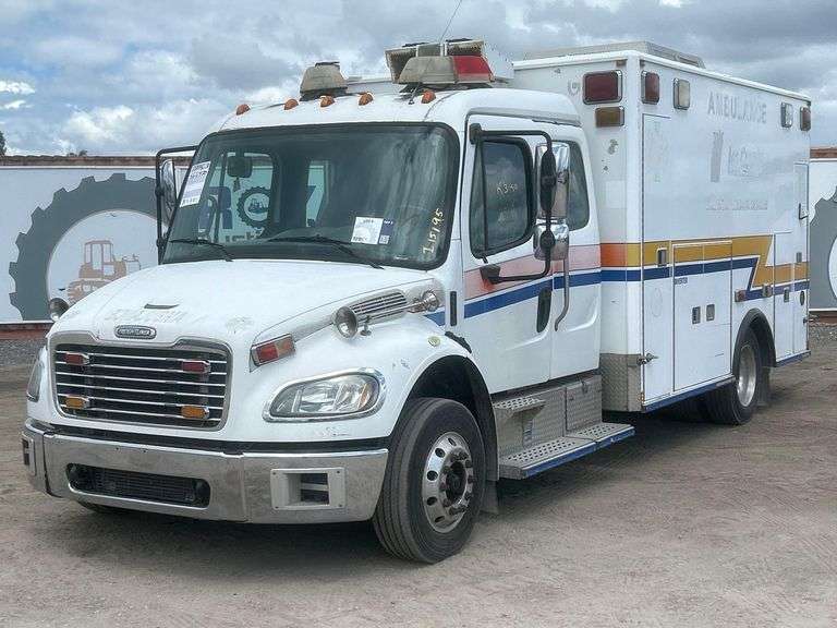 2005 Freightliner M2 106 Ambulance