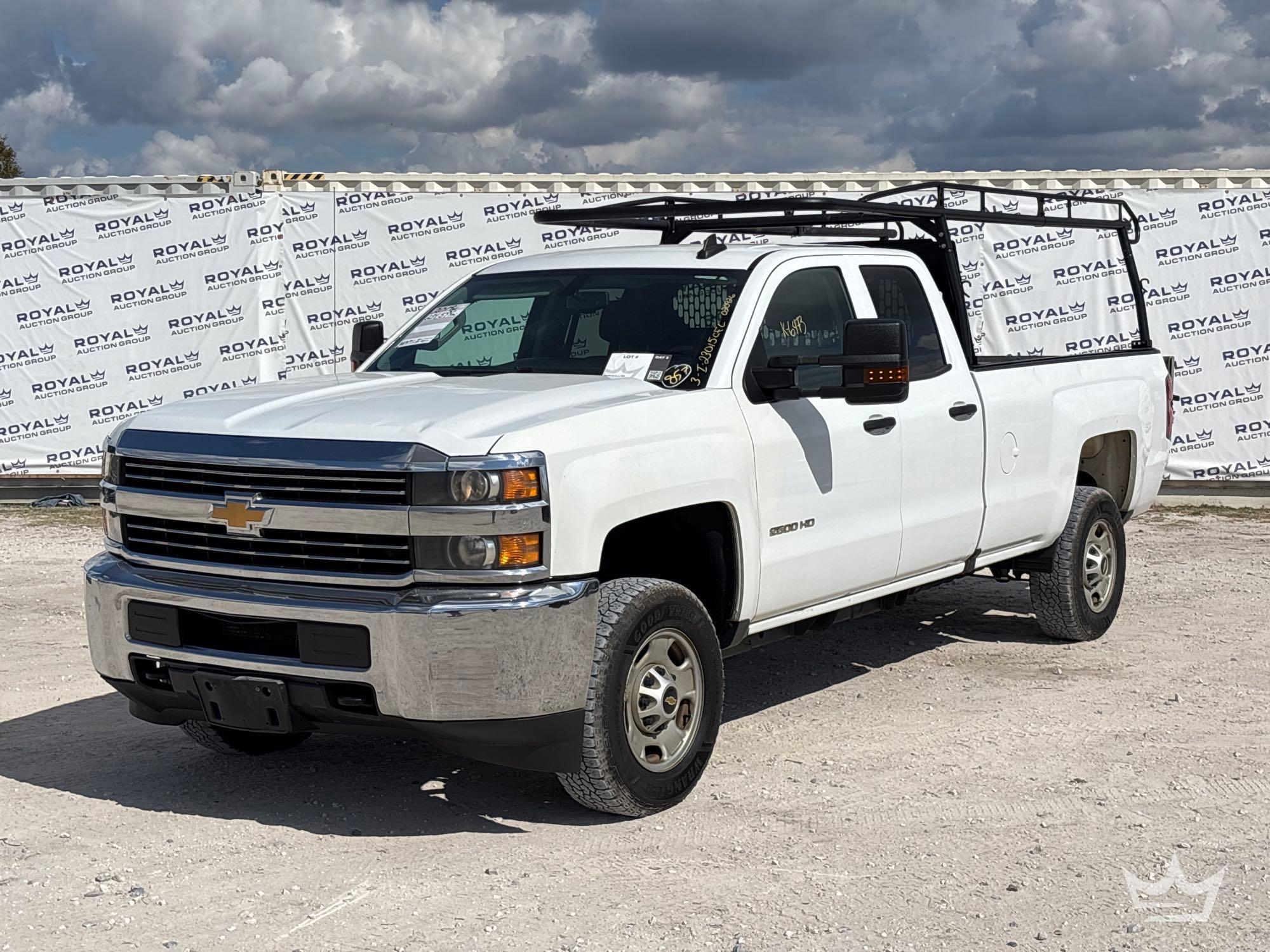 2019 Chevrolet Silverado 2500HD Crew Cab Pickup Truck with Liftgate