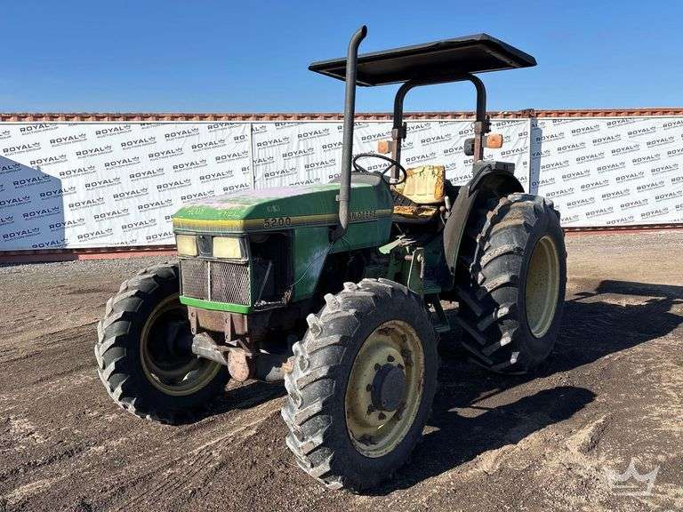 1995 John Deere 5200 45HP 4x4 Utility Tractor