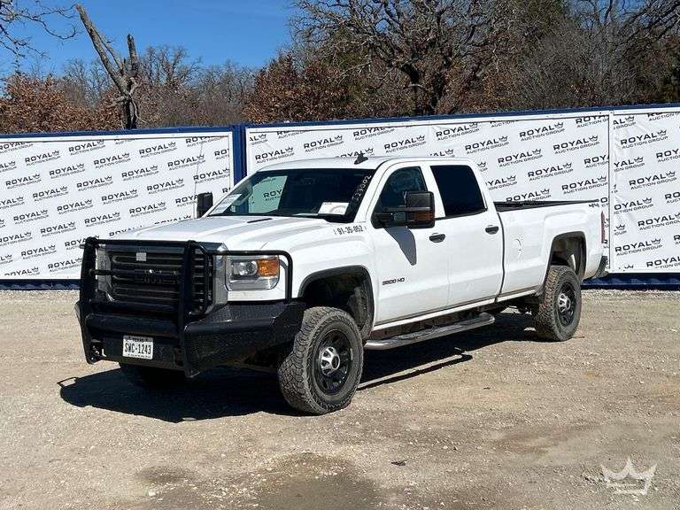 2015 GMC 3500 HD 4x4 Crew Cab Pickup Truck