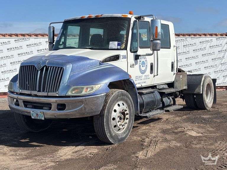 2005 International 4400 S/A Day Cab Truck Tractor