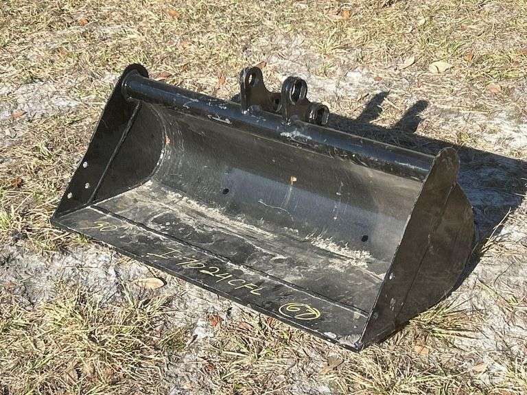 2025 Vicsec 30in. Bucket Mini Excavator Attachment