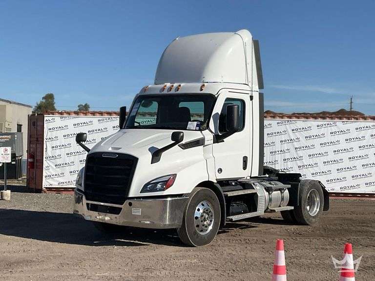 2023 Freightliner Cascadia 116 S/A Day Cab Truck Tractor