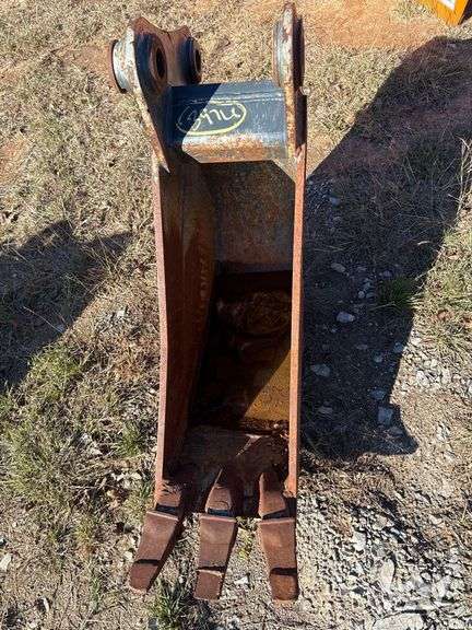 Paladin 12in Bucket w/ Teeth Excavator Attachment