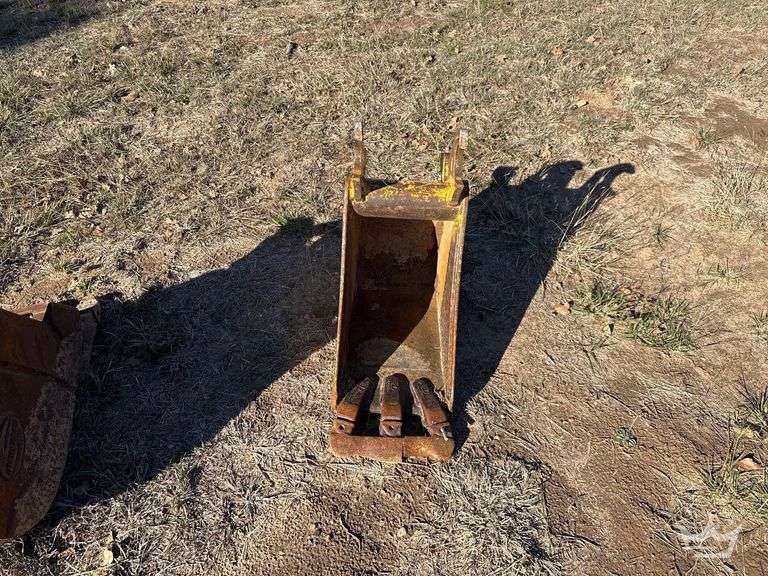 John Deere 12in Channel Bucket w/ Teeth Excavator Attachment