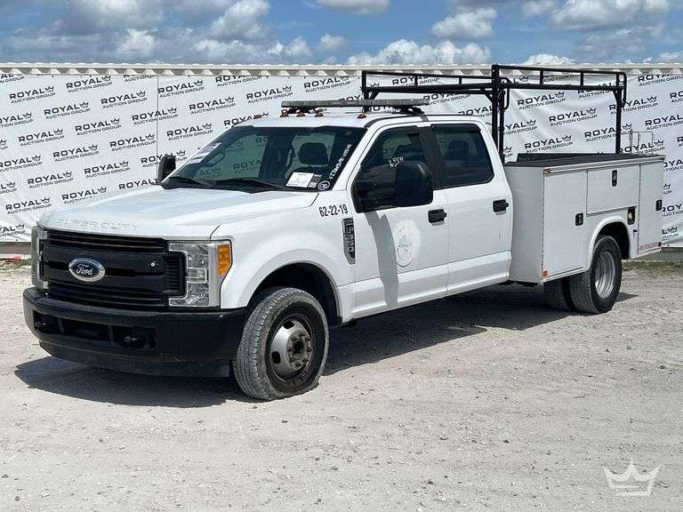 2017 Ford F-350 Crew Cab Service Truck with Liftgate