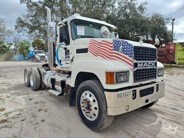 2022 Mack Pinnacle T/A Wet Kit Day Cab Truck Tractor