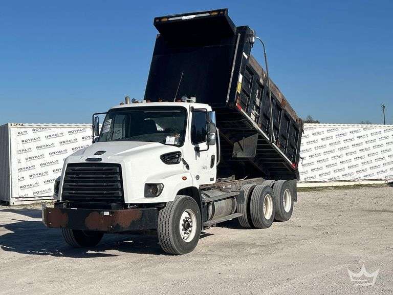 2014 Freightliner 114SD T/A Dump Truck
