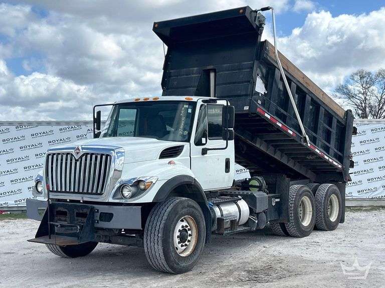 2016 International WorkStar 7500 T/A Dump Truck