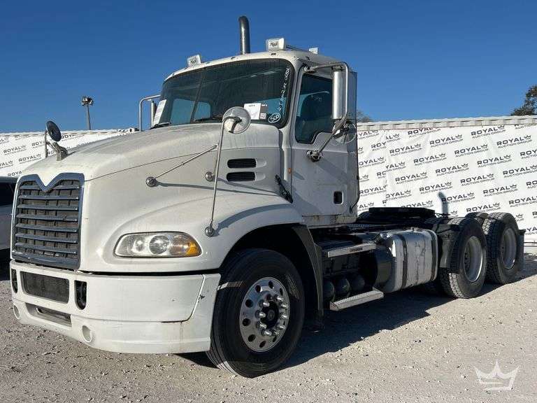 2013 Mack CXU613 T/A Day Cab Truck Tractor