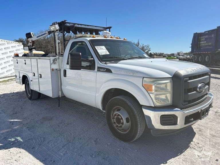 2015 Ford F-350 Auto Crane Econo Ton II/R 2,000lb. Crane Service Truck
