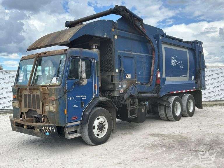 2017 Peterbilt 320 T/A Heil 28Yd Front Loader Garbage Truck