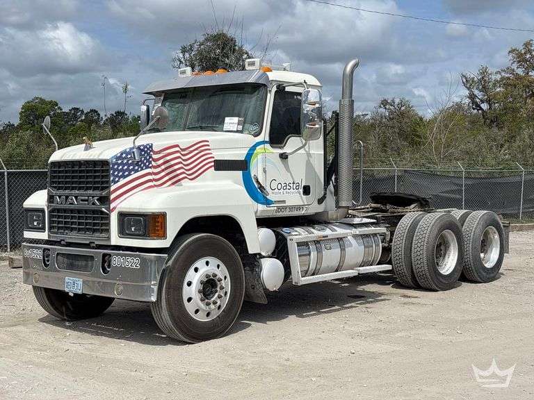 2022 Mack Pinnacle T/A Wet Kit Day Cab Truck Tractor