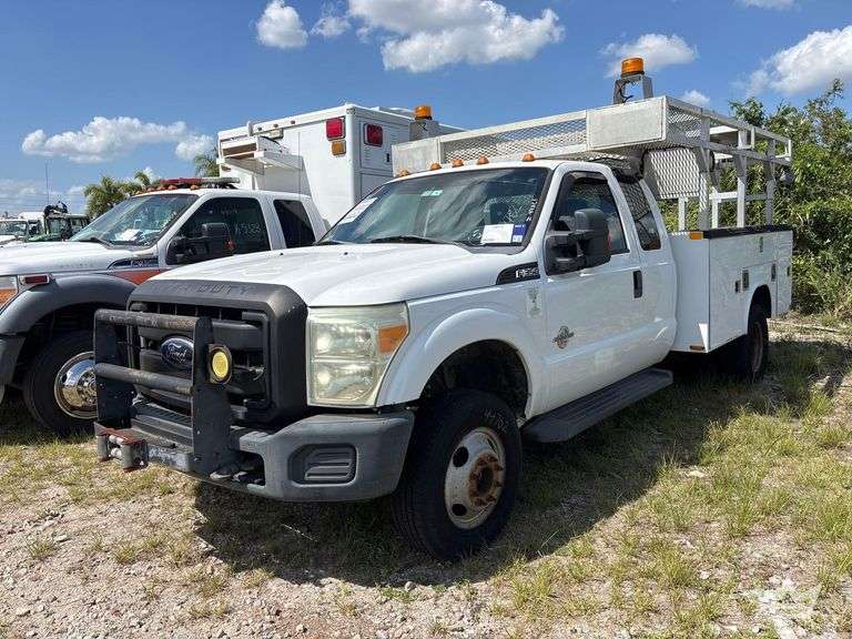 2011 Ford F-350 4x4 Ext. Cab Reading Service Truck