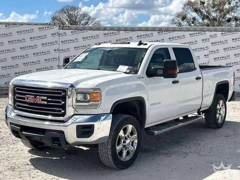 2017 GMC Sierra 2500 HD 4x4 Crew Cab Pickup Truck