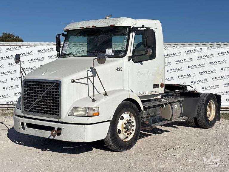 2006 Volvo VNM T/A Day Cab Truck Tractor