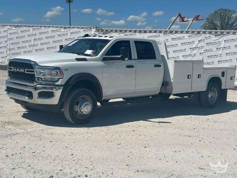 2021 Ram 5500 4x4 Crew Cab Service Truck