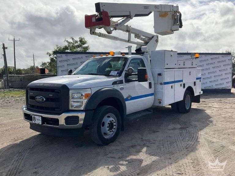 2014 Ford F-550 4x4 Versalift SST40EIH-01 40ft. Insulated Bucket Truck