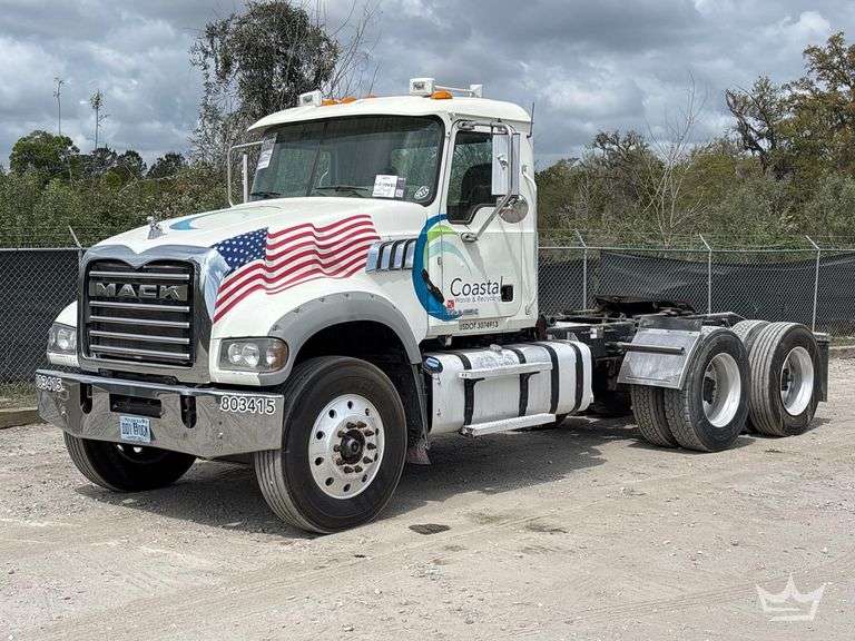 2015 Mack GU713 T/A Wet Kit Day Cab Truck Tractor