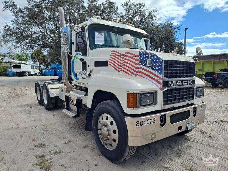 2022 Mack Pinnacle T/A Wet Kit Day Cab Truck Tractor