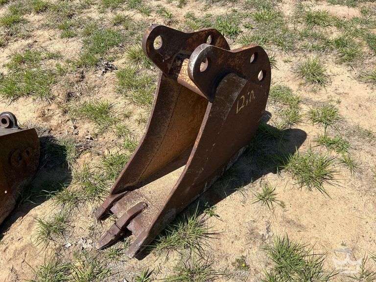 Gannon 12in. Bucket with Teeth Excavator Attachment