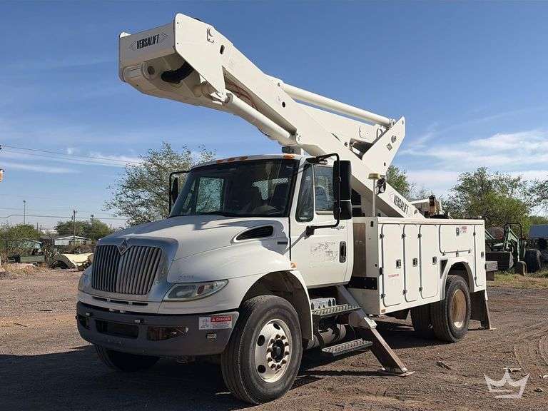 2011 International 4300 Versalift VST60001 65ft. Insulated Bucket Truck