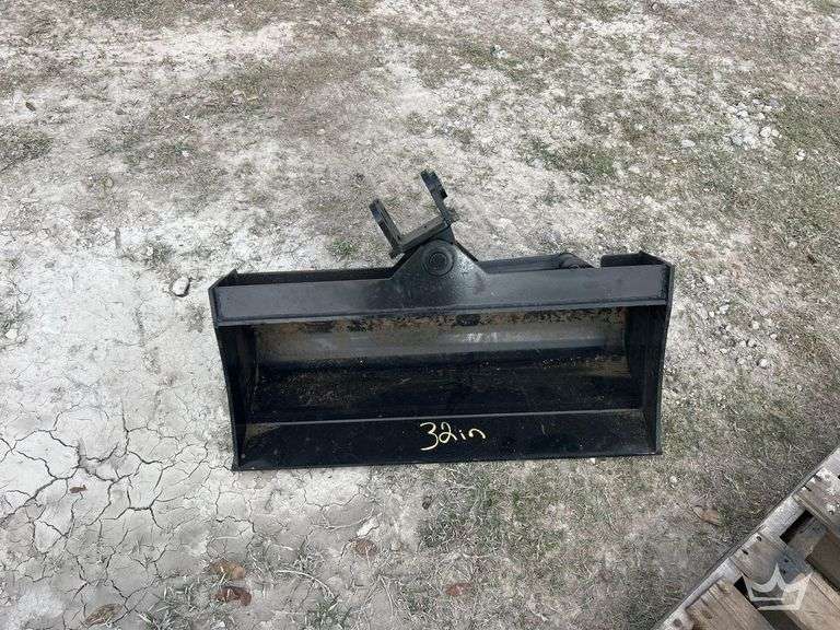 2025 32in. Tilting Bucket Mini Excavator Attachment