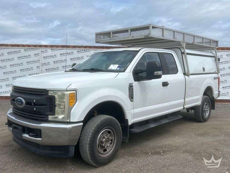 2017 Ford F-250 4x4 Ext. Cab Pickup Truck