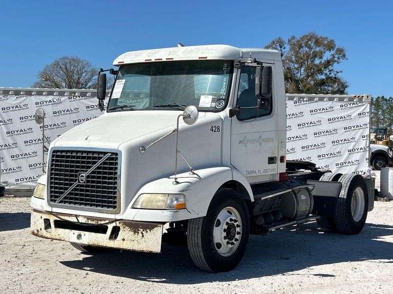 2006 Volvo VNM S/A Day Cab Truck Tractor