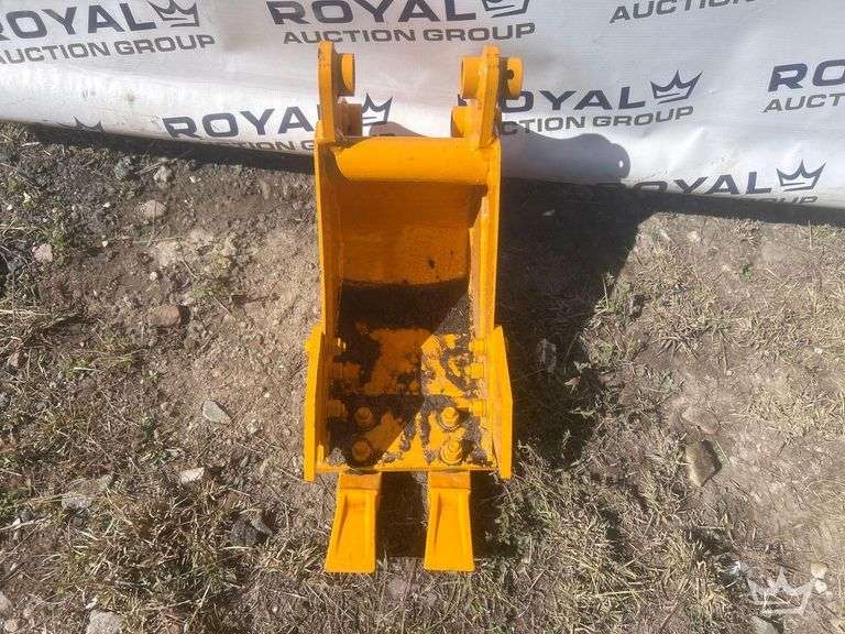 2025 8in Channel Tooth Bucket Mini Excavator Attachment