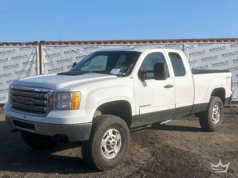 2013 GMC Sierra 2500 HD 4x4 Ext. Cab Pickup Truck