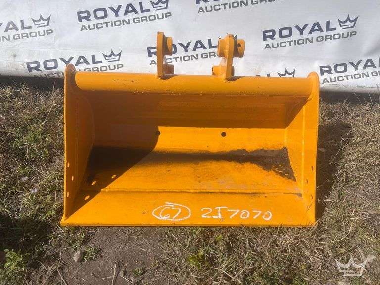 2025 24in Mini Excavator Bucket Attachment