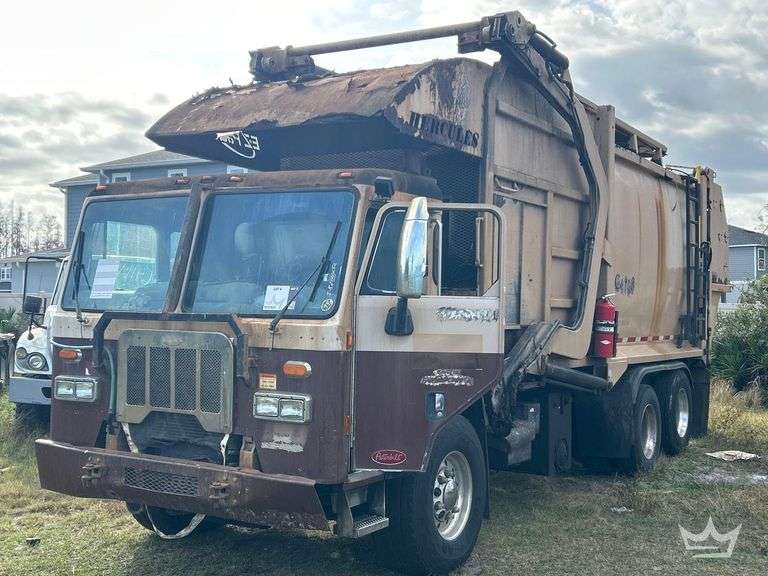 2016 Peterbilt 320 EZ Pack 40Yd Front Loader Garbage Truck