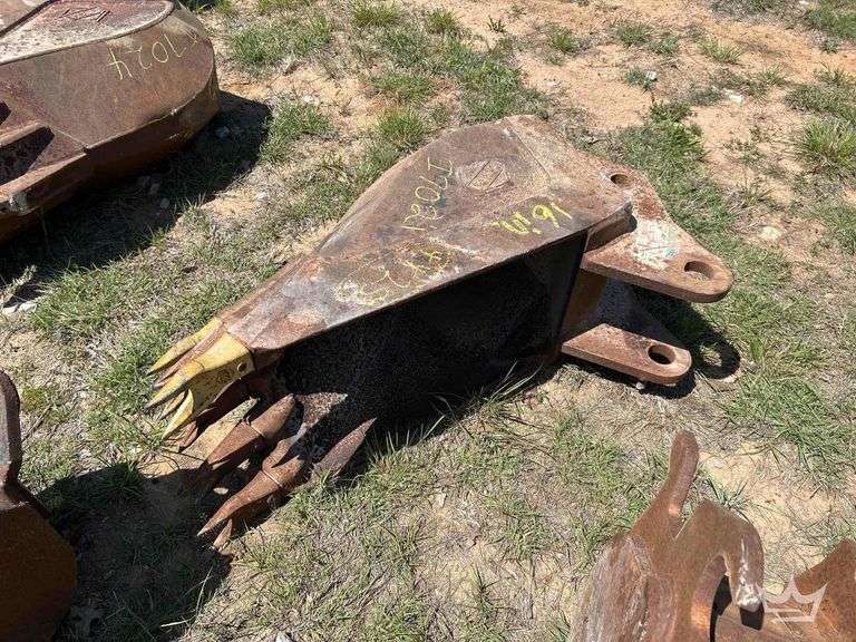 16in. Bucket with Teeth Excavator Attachment