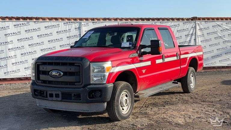 2013 Ford F-350 4x4 Crew Cab Pickup Truck