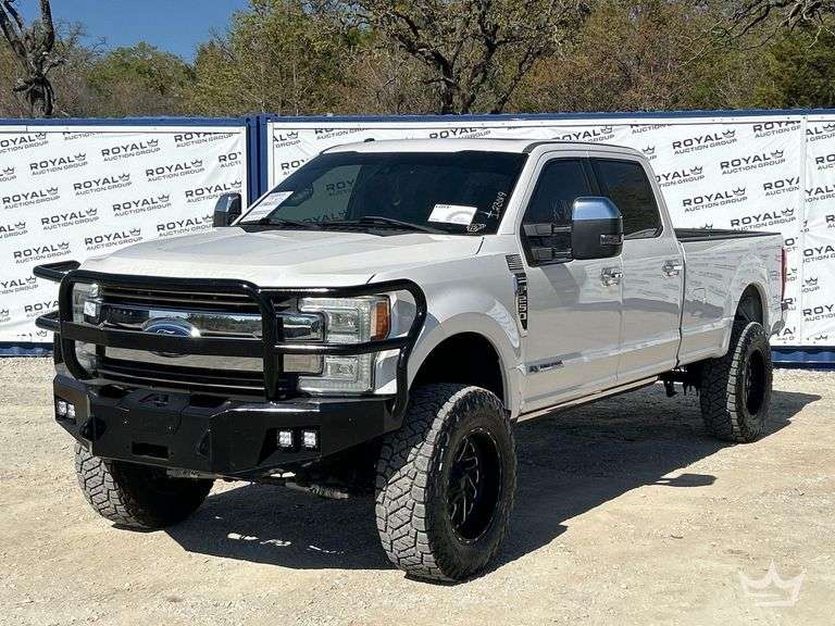 2017 Ford F-250 4x4 Crew Cab Pickup Truck.